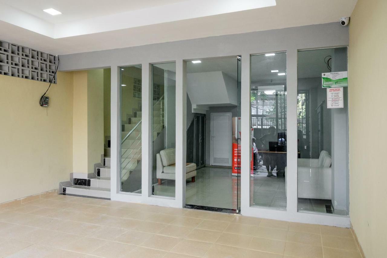 Hotel RedDoorz near Plaza Atrium Senen Jakarta Exterior foto