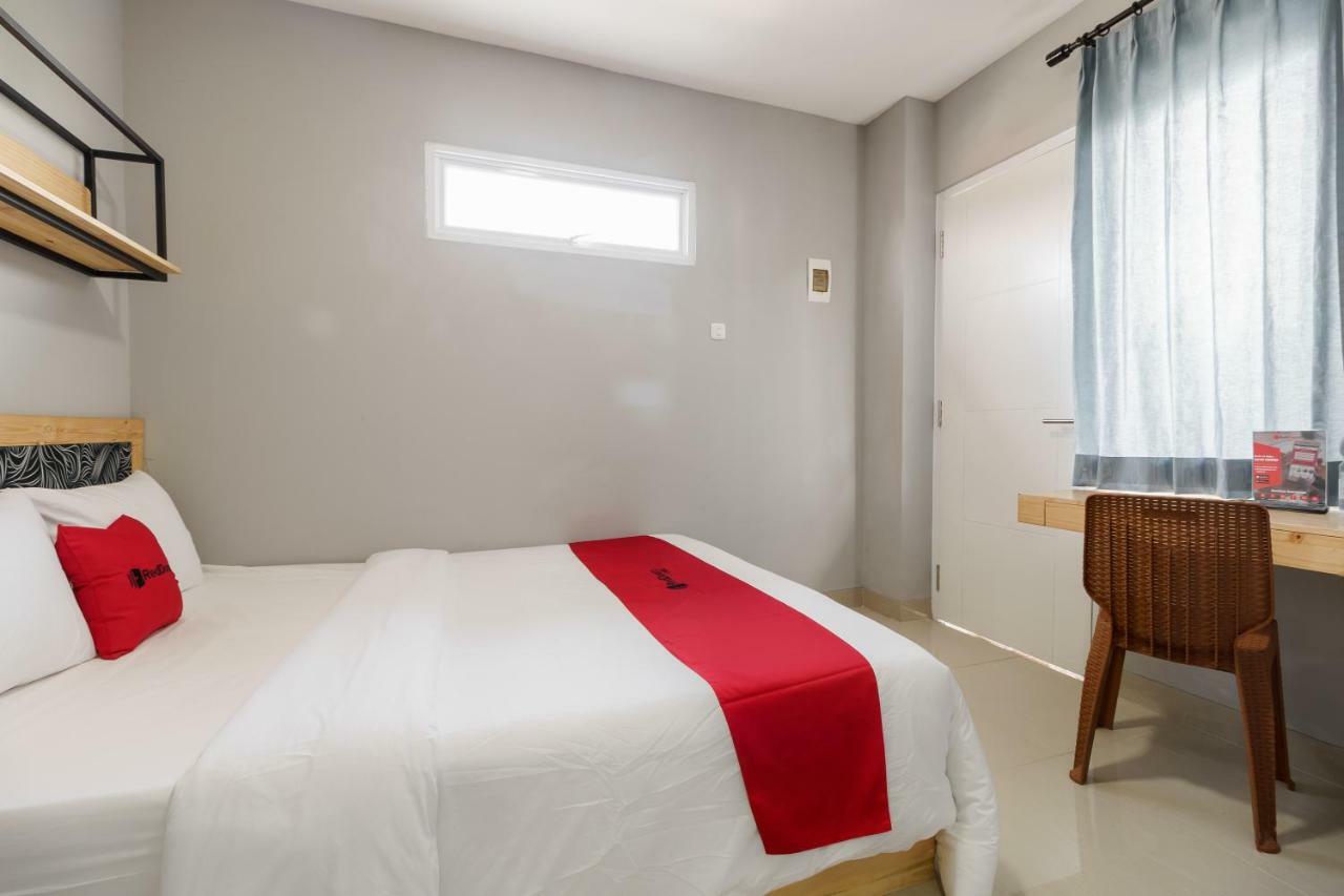 Hotel RedDoorz near Plaza Atrium Senen Jakarta Exterior foto