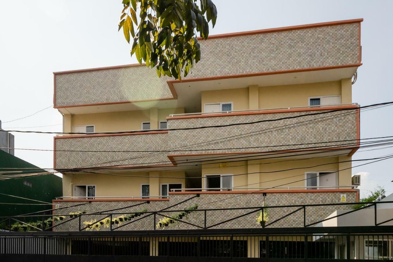 Hotel RedDoorz near Plaza Atrium Senen Jakarta Exterior foto